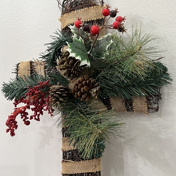 Cross Wreath - Picture 9 of 9